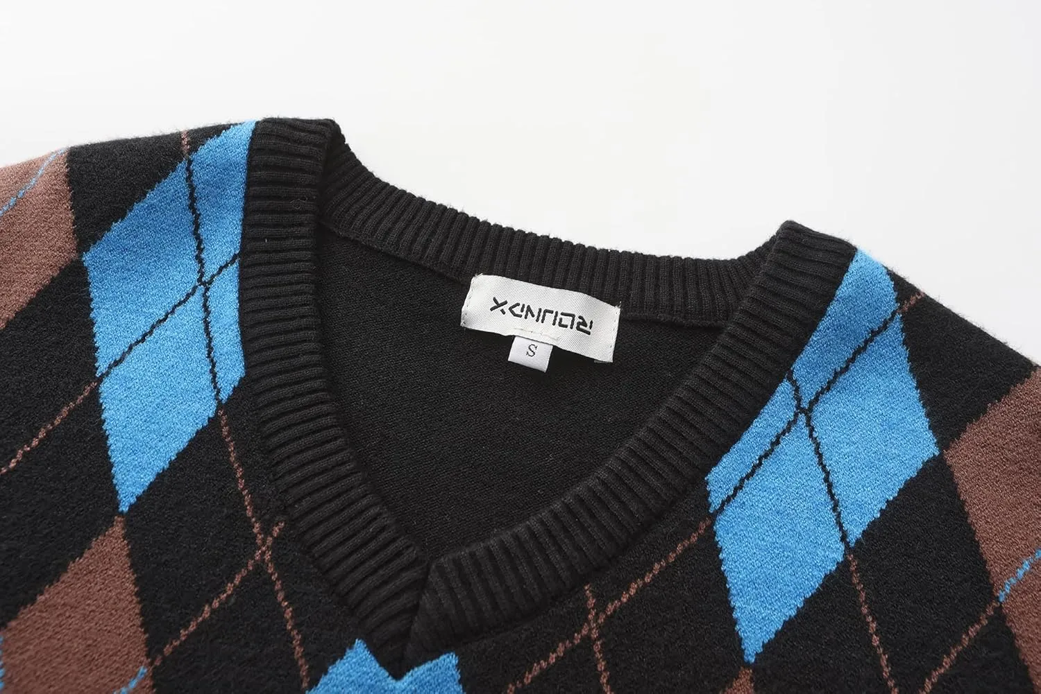 Men's Wool Blend Plaid Sweater V Neck Knitted Long Sleeve Argyle Pullover for Casual Or Dressy Wear